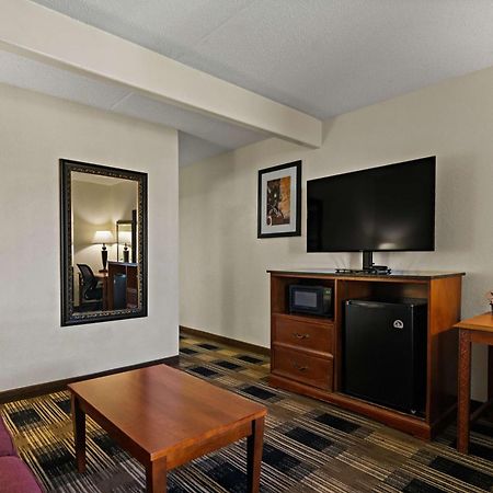 Best Western Windsor Suites Fayetteville Exterior photo