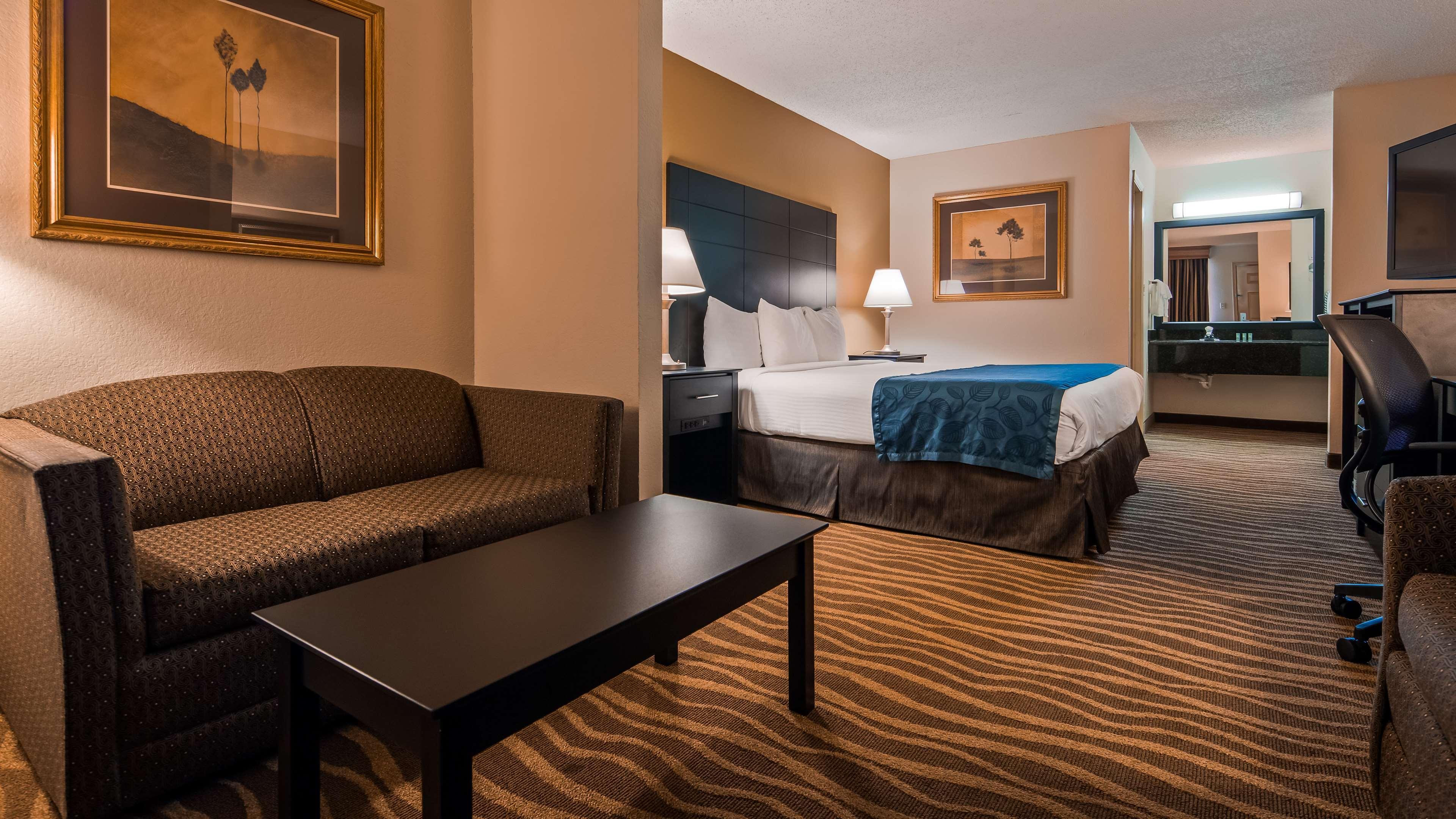 Best Western Windsor Suites Fayetteville Exterior photo