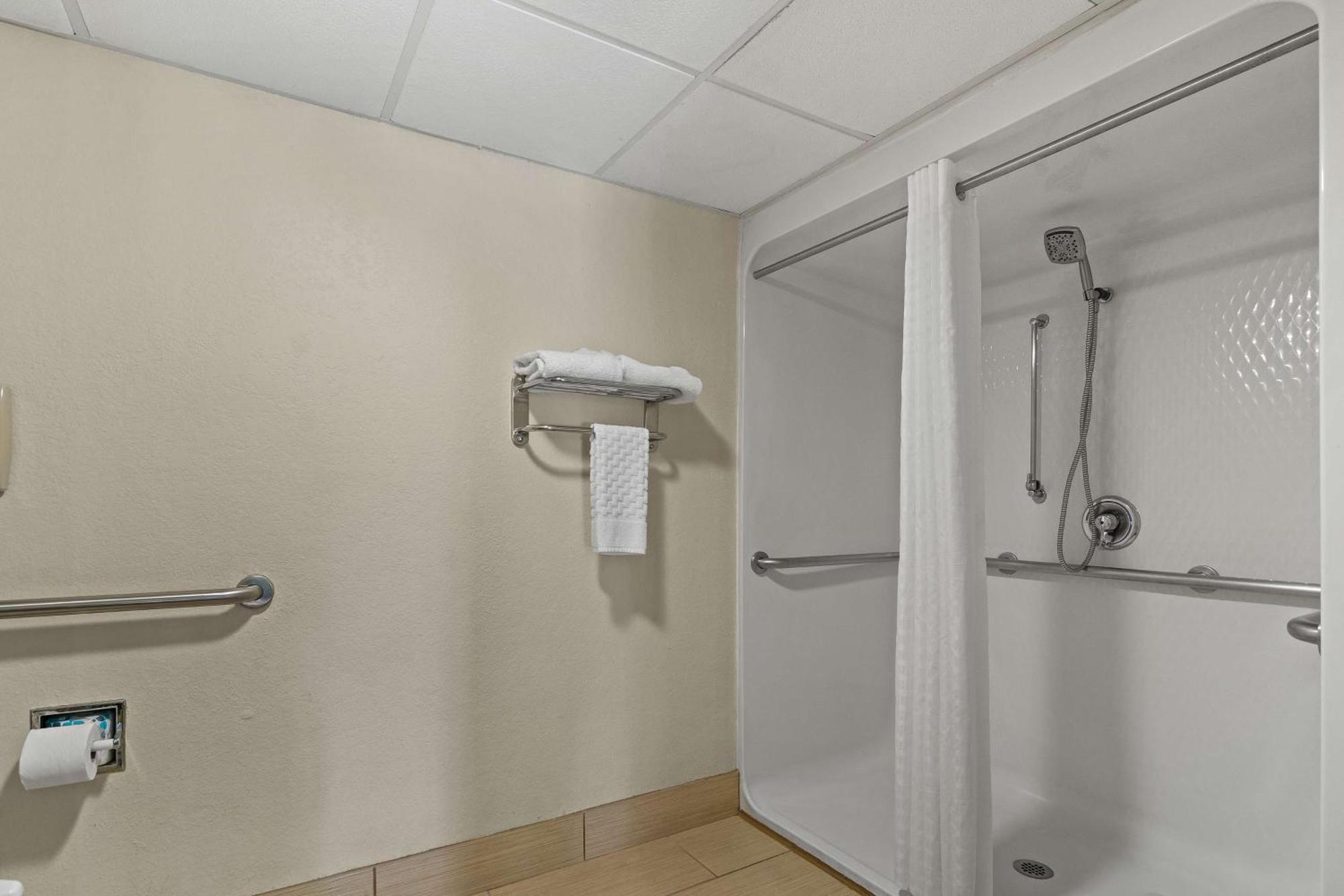 Best Western Windsor Suites Fayetteville Exterior photo