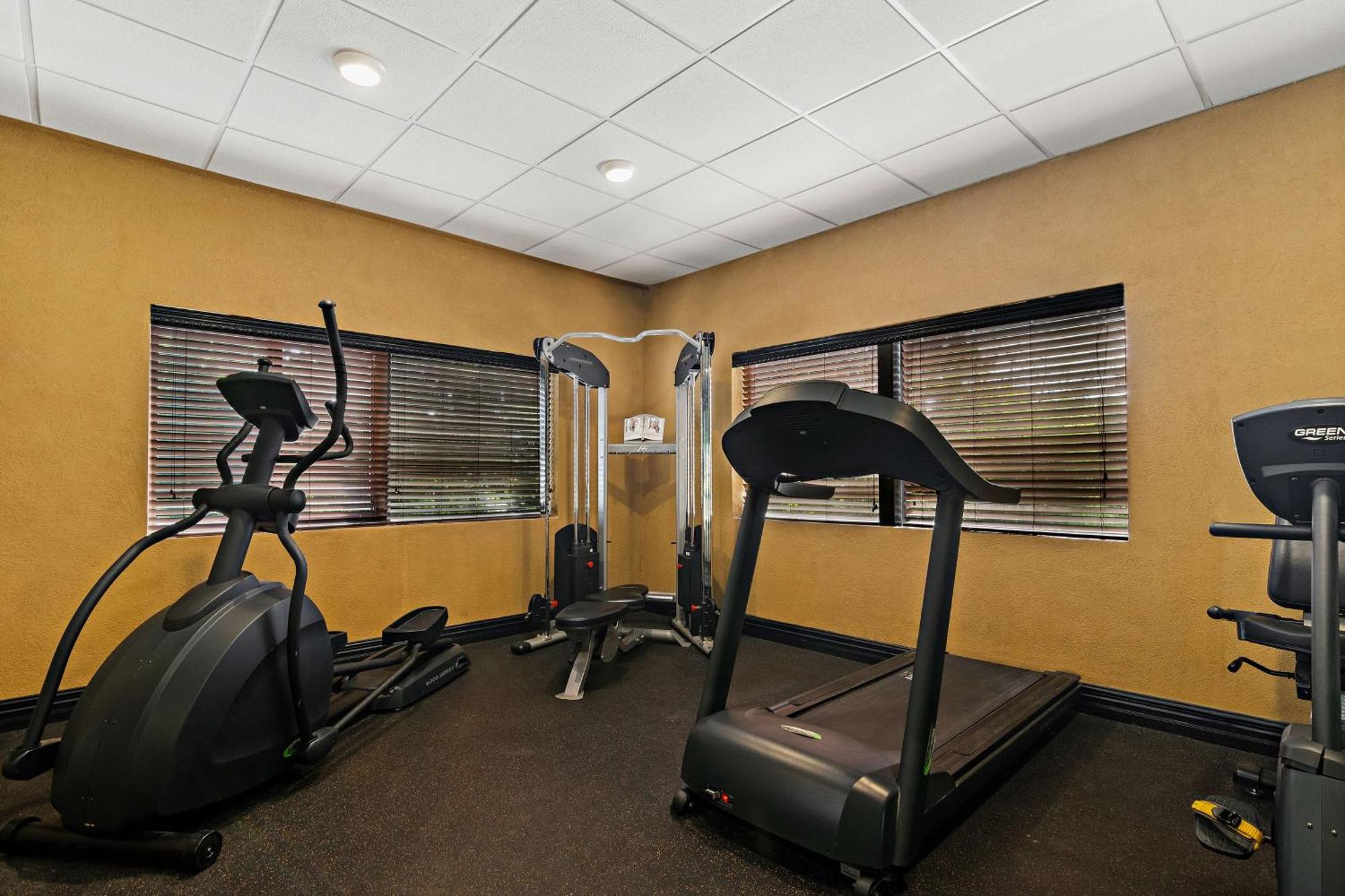 Best Western Windsor Suites Fayetteville Exterior photo