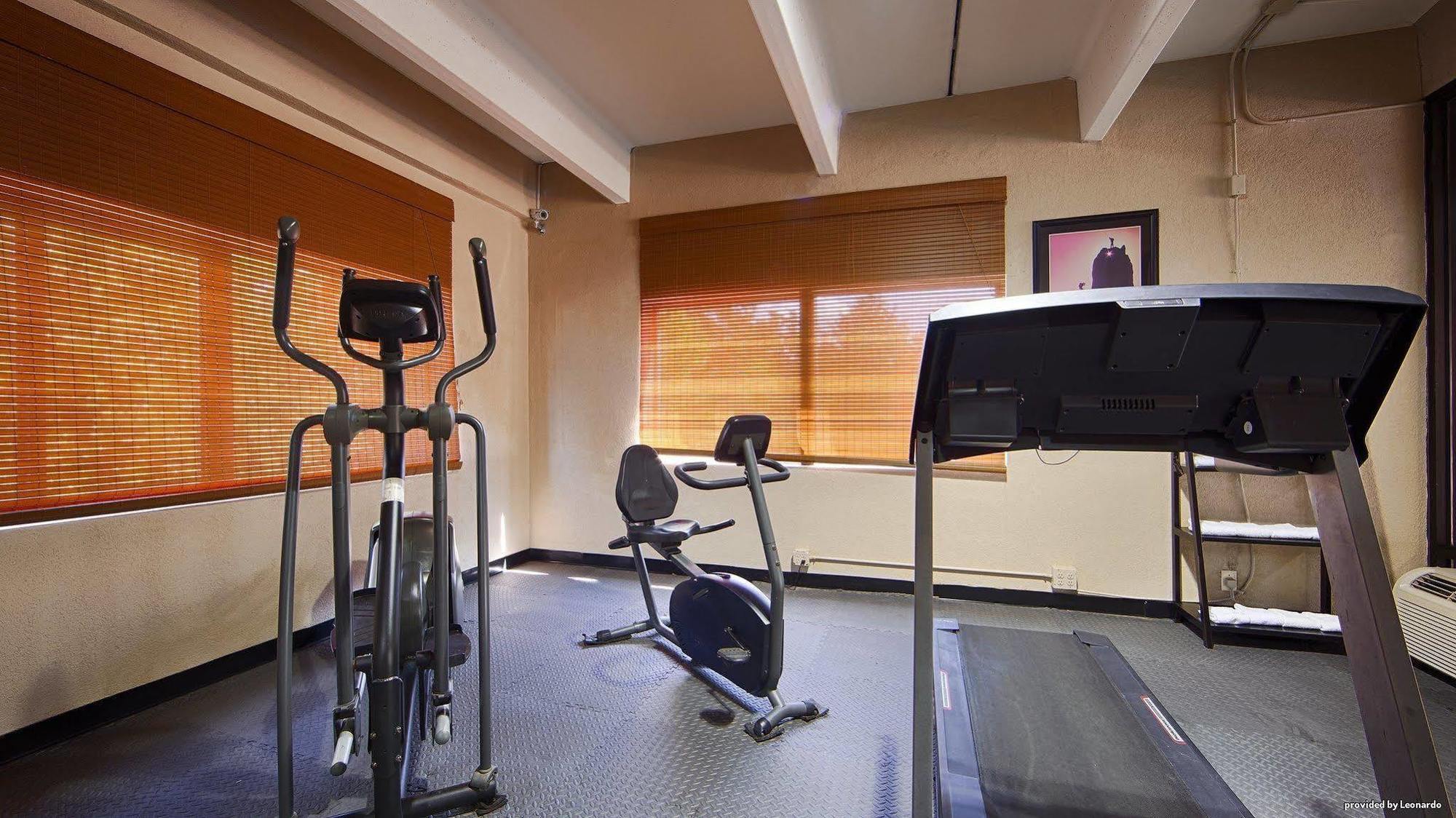 Best Western Windsor Suites Fayetteville Exterior photo